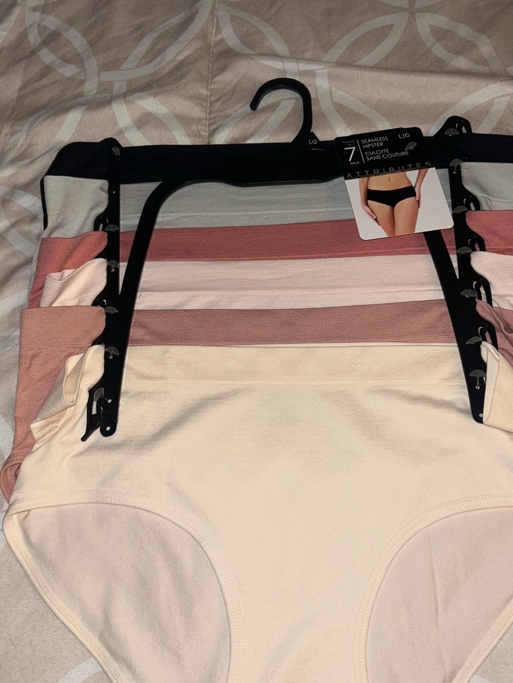 Seamless Hipster (6)-Pack Panties – Neutral & Black Mix - Picture 2 of 3